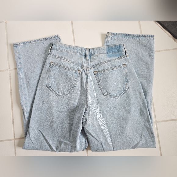 A&F High Rise Loose Jean - Picture 9 of 12